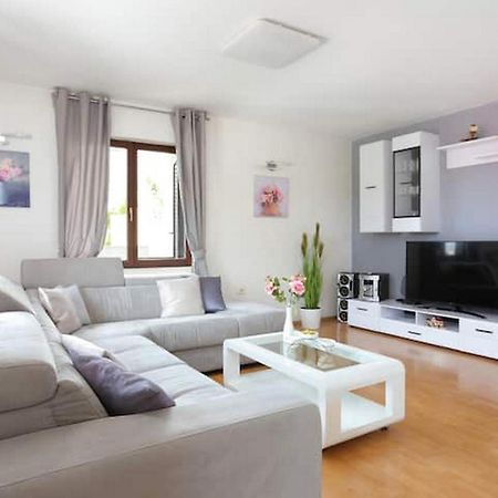Holiday Home Mons Aureus Gornje Sitno المظهر الخارجي الصورة